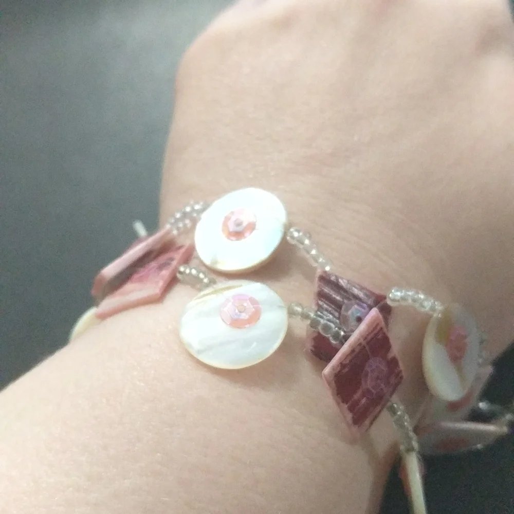 𝅺Silver Tone Pink and Mother of Pearl Shell Square and Round Statement Bracelet